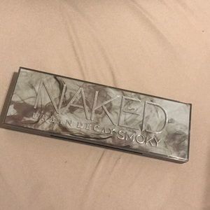 Urban decay smokey eyeshadow pallet